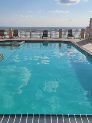 Sunny 1/1 BEACH FRONT Condo  overlooking the ocean! :) ,  Steps to the beach! - 부티크
