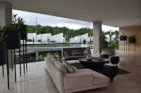 Beautiful Beach front Condo with pool and Espectacular ocean views