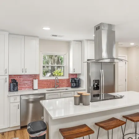 Pet-Friendly Bungalow Near Parris Island, Downtown Waterfront & Parks