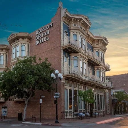 Horton Grand Hotel Отели рядом с достопримечательностью «Квартал газовых фонарей»