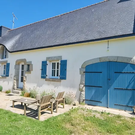 Superb renovated villa in Kerdalé with large garden - 400m from the beach