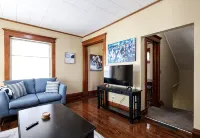 Two Bedroom Cutie in Midtown - 방갈로