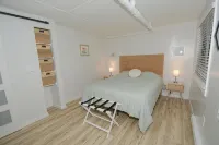 Lime Crush...Sweet studio apartment a 1/2 block to a private beach. Hotel di 