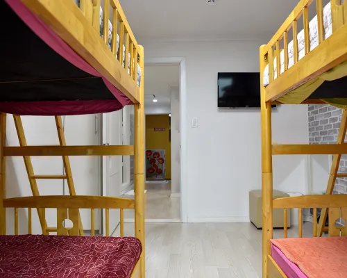 Yeosu Amor Hostel Отели рядом с достопримечательностью «Маяк Хамель»