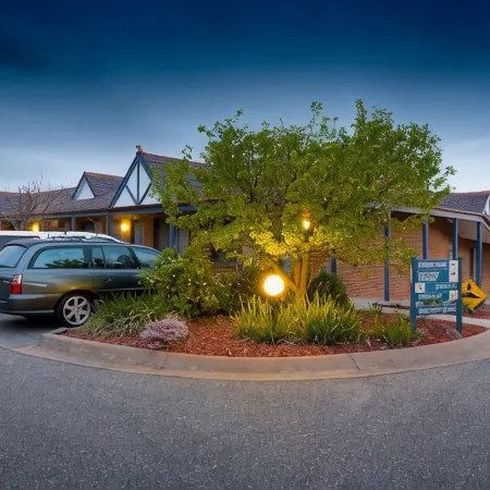 Blazing Stump Motel & Suites