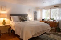 Mid-Century Modern Walk to the Ocean, Restaurants, and Shops! Maine Coast!
