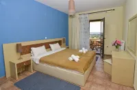 Moonbeam Hotel - parking