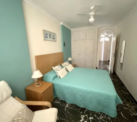 ROMANTIC RETREAT IN PRIME POSITION WITH STUNNING VIEWS TO CLIFFS, MARINA & SEA. - 公寓
