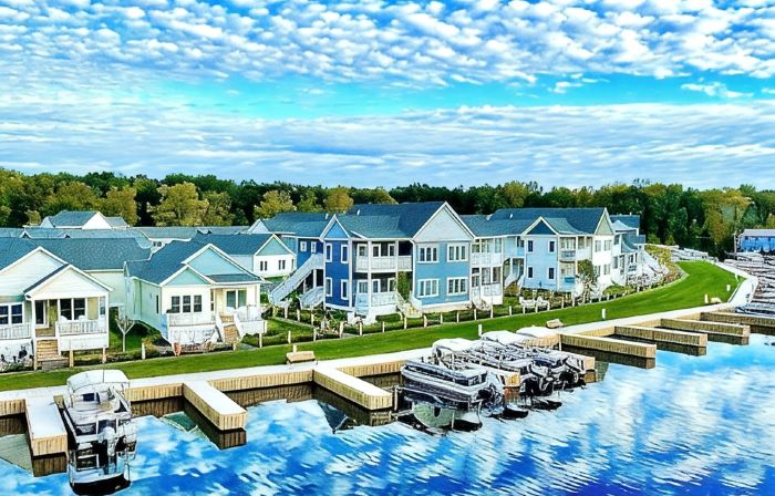 Stunning 3-Story Lakehouse in Sylvan Beach, Sleeps 10, WiFi & Walk to the Beach!
