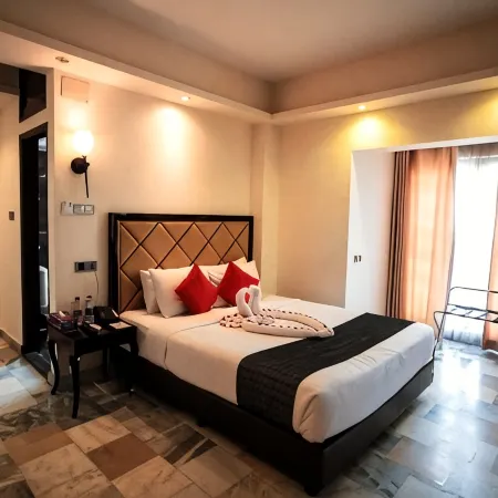 Monsoon Inn