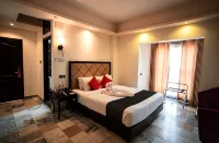 Monsoon Inn - piscina
