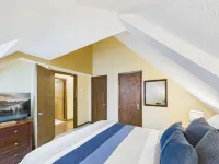 Relaxing Mountain Condo Steps from Killington Resort; Views, Pool & Shuttle!