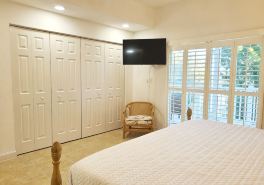 Steps from beach and infinity pool, Golf Cart Optional