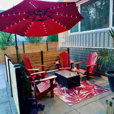 Home Close to Beach and Downtown. Licensed short term rental. Others