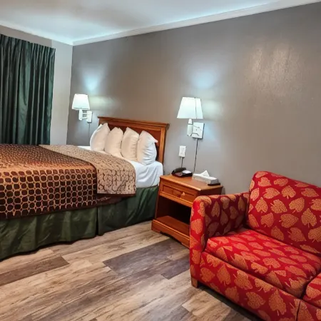 Sycamore Inn Chico University Area