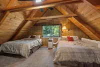 Creek Cabin - Fly-in Acres Lake Access - private Creek access with fire pit