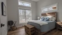 Waterfront Retreat on Annapolis Basin - Private; Hot Tub; Fully Equipped Kitchen - Wi-Fi