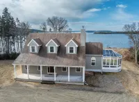 Coastal Escape at Clay Point Retreat - Water front - 3 Bedroom home - Sleeps 10 - 4-Star