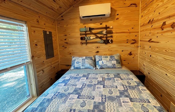 Cozy pet friendly 2-bedroom cabin in Steinhatchee, FL