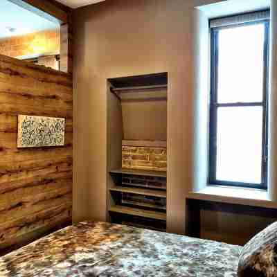 Chicago’s BEST location… Lincoln Park, Lake Michigan, Wrigley Field, and more! Rooms