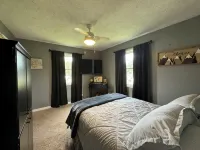 Charming pet friendly 3-bedroom 2 Bath house with WiFi, AC in fabulous Energy. - 3-Star