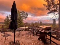 Charming Rustic Mountain Cabin, Near Yosemite,Amazing Views, and a Fireplace