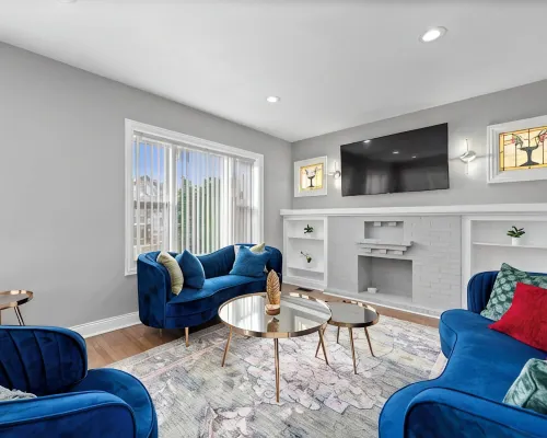 Large 5Br Retreat. Perfect for Long Stays & Groups Hotels near Bronzeville Children's Museum