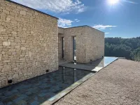 Architect-designed villa Le Panda Blanc. Nature and absolute calm. At the gateway to the Luberon - Villas