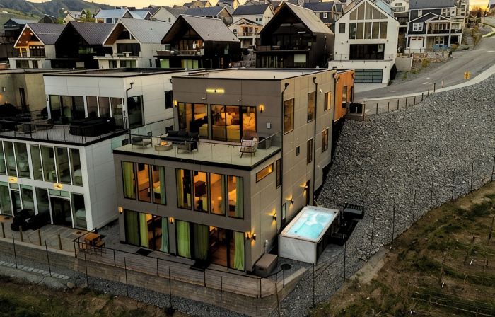 Ultra Luxury Chelan Lake House w/ Sauna, Steam Room, Cold Plunge, and Hot Tub
