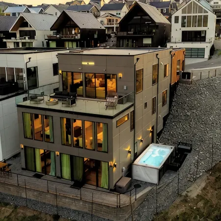 Ultra Luxury Chelan Lake House w/ Sauna, Steam Room, Cold Plunge, and Hot Tub