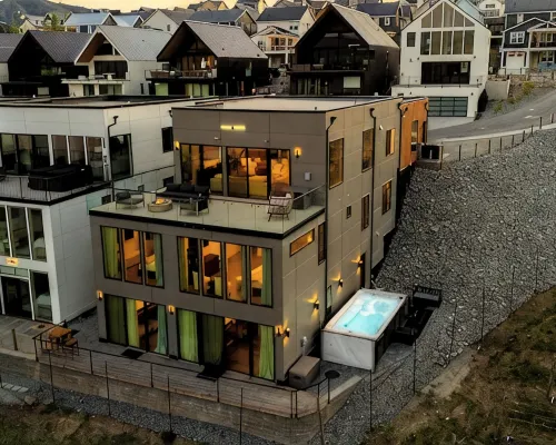 Ultra Luxury Chelan Lake House w/ Sauna, Steam Room, Cold Plunge, and Hot Tub シュランのホテル