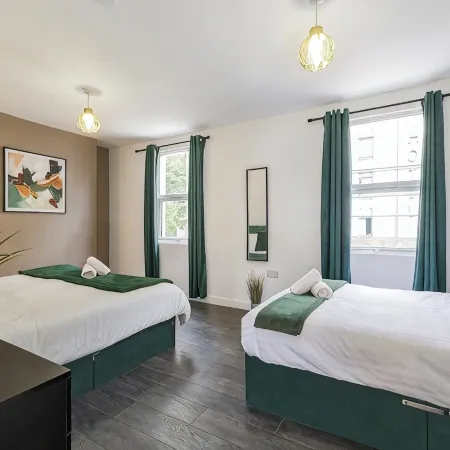 Station Side Sanctuary - 2BR Central Brighton Stay