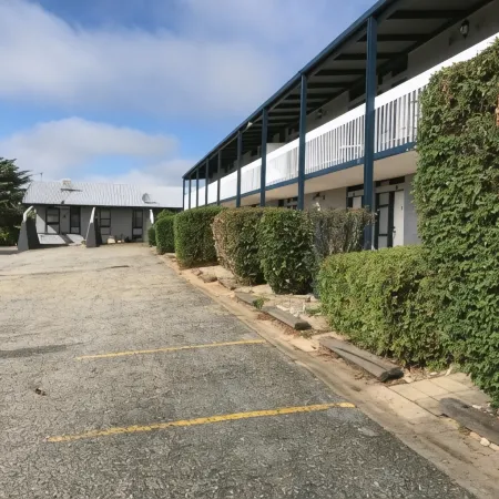 Snow Season Motor Inn