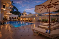 Swaroop Vilas - Lake Facing Boutique Hotel - Pools