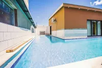 Coyotes Hotel & Conference Centre - 3-Star
