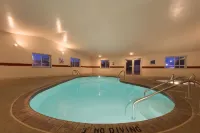 Super 8 by Wyndham Greenfield - Pool