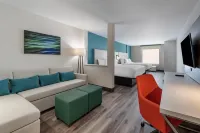 Comfort Suites Colorado Springs East - Medical Center Area - parking
