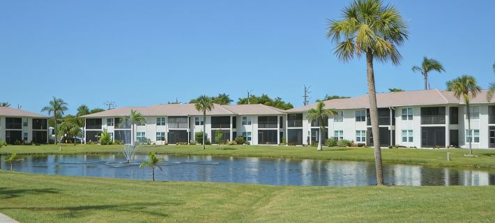 Renovated 2bed 2bath condo 2min to Fort Myers & Sanibel Beaches with WiFi, AC Hotels in Iona