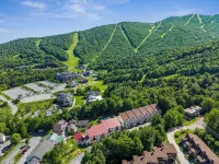 NEW Construction! Ski-In/Ski-Out Condo, fire place, Bunk room