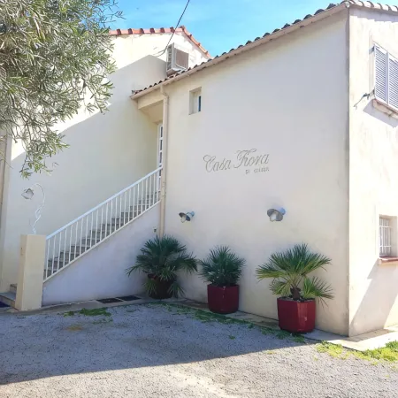 CALVI new apt WIFI 3bedroom, 6 people, air-conditioned, 10mm beach