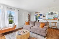 Hot Tub! Pets! Green  Clean-Walking Distance to Proctor District - 4성급