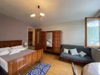 5 minutes from Annecy? Apartment on 2nd floor of a house with large garden - Condos
