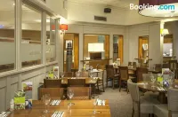 Premier Inn London Gatwick Airport (A23 Airport Way) Hotel - breakfast