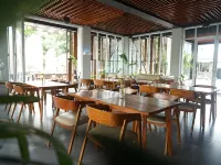 Sarga Earthing Resort Hotele w: Pacet