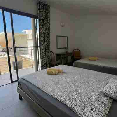 Villa with private pool and Free Wi-Fi, close to the sea, sheltered courtyard Rooms