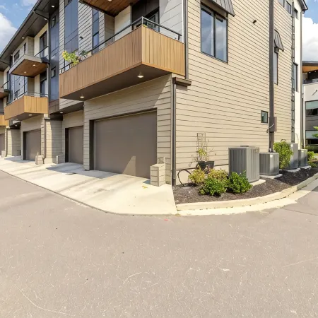 Southside Charmer, 5 min to Downtown!