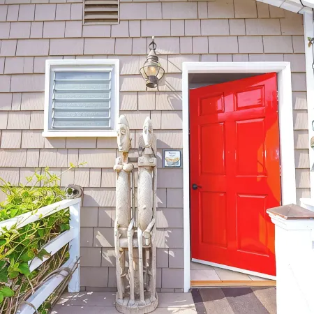 Charming Seashell Cottage in Heart of la Jolla Village, Walking Distance to All