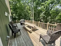 Lakefront Escape close to Clemson and Seneca - Parvekkeita