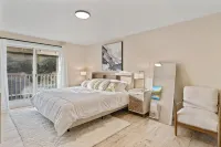 The NorthWest Vibes 6bd/3ba  w/GameRoom Covered String Light Deck w/ BBQ&Firepit - 4 ดาว