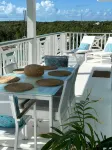 Palm Point Loft - (Newly Renovated) 2 Bed+ 2 Bath on the Canal
